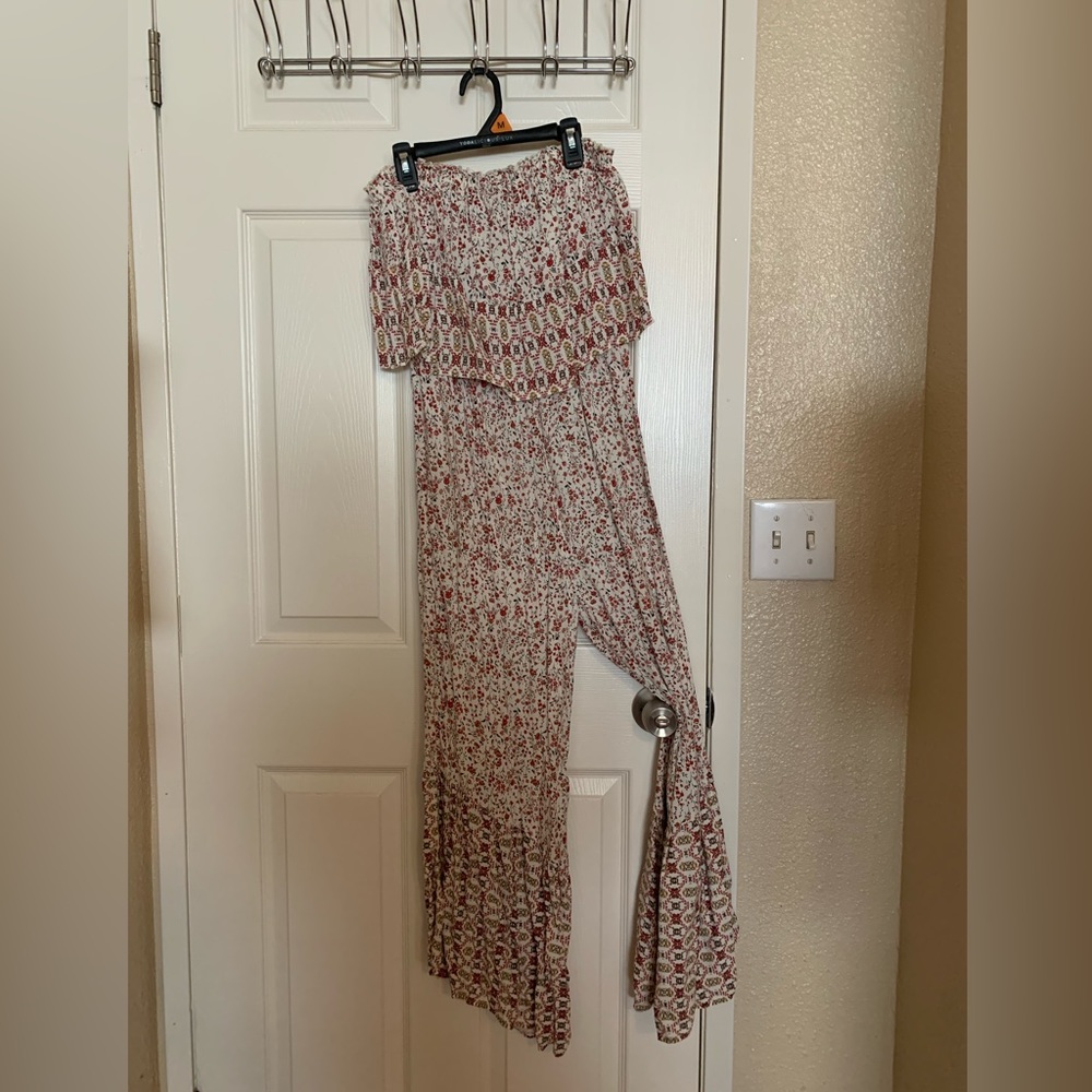 Floral flowy jumpsuit size M